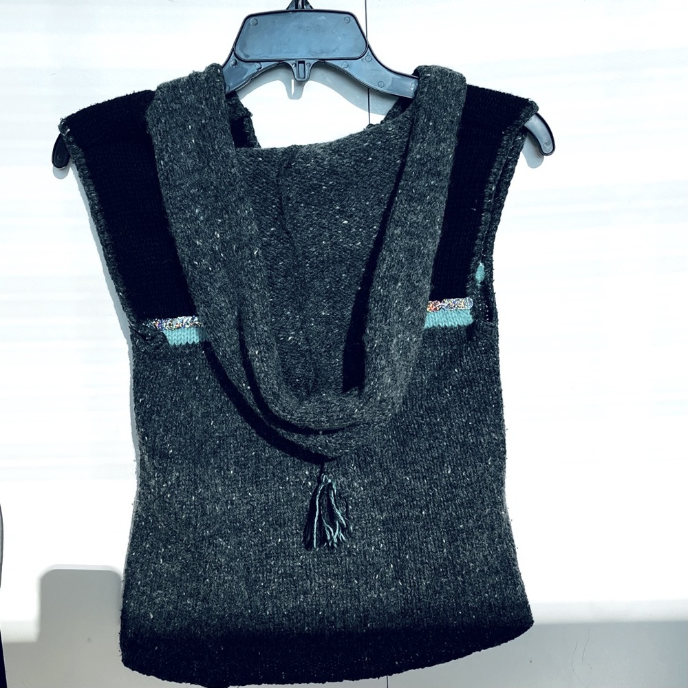 Vintage Y2K 2001 Urban Outfitters Bulldog Sleeveless Sweater - Picture 2 of 2